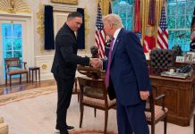Олександр Усик провів офіційну зустріч із Дональдом Трампом у Білому домі Олександр Усик і Дональд Трамп тиснуть руки в Овальному кабінеті Білого дому у Вашингтоні.