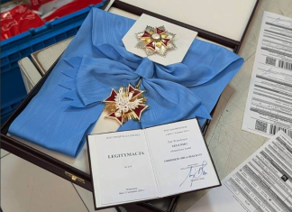 Зеленський повернув Орден Білого Орла Польщі після рішення про позбавлення Президент України Володимир Зеленський повертає Орден Білого Орла Польщі.