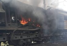 Пошкоджений електровоз у Запорізькій області після атаки російського безпілотника.