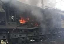 Росія атакувала електровоз у Запоріжжі: локомотив охопило полум’я Пошкоджений електровоз у Запорізькій області після атаки російського безпілотника.