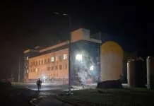 Росія вдарила по ядерному об’єкту біля ЧАЕС: пошкоджено сховище палива Пошкоджена будівля сховища відпрацьованого палива неподалік Чорнобильської АЕС після російського удару.