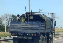 Окупанти в Криму охороняють бензовози від атак українських дронів Окупанти охороняють бензовози в Криму від атак українських дронів.
