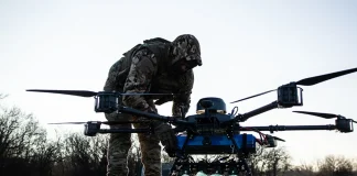 Українські військові безпілотники під час операції на фронті проти Росії.