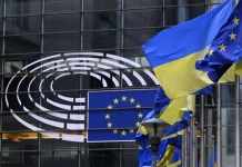 Flags of the EU and Ukraine