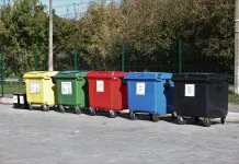 В Україні різко підвищать штрафи за сміття: покарання зросте у десятки разів Сміттєві баки на вулиці