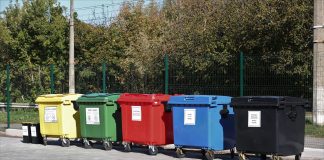 В Україні різко підвищать штрафи за сміття: покарання зросте у десятки разів Сміттєві баки на вулиці