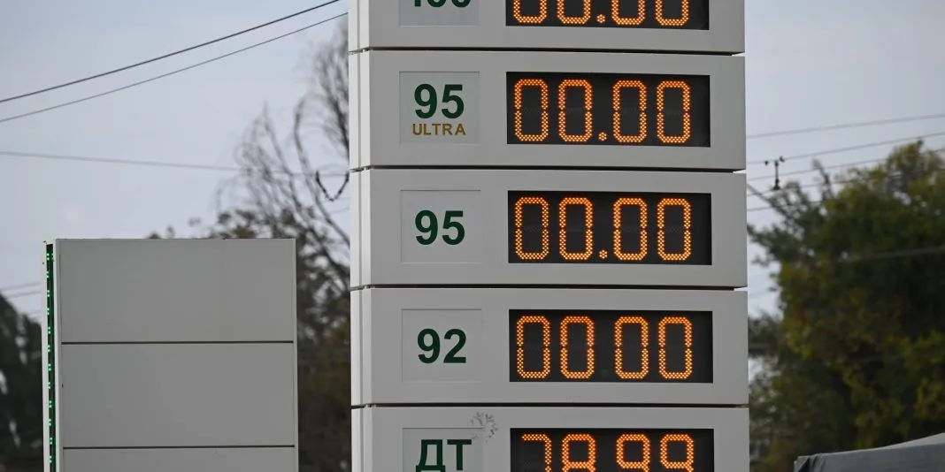 Порожня автозаправна станція в Москві під час паливної кризи.