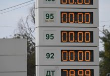 Порожня автозаправна станція в Москві під час паливної кризи.