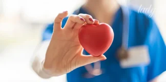 Health screening for the over-40s: 1 million Ukrainians to receive state support A doctor holds a symbolic heart in his hands during the presentation of the preventive medical check-up programme