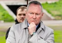 Майкл О'Флаерті під час пресконференції про українських біженців.