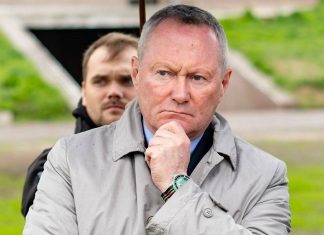 Майкл О'Флаерті під час пресконференції про українських біженців.