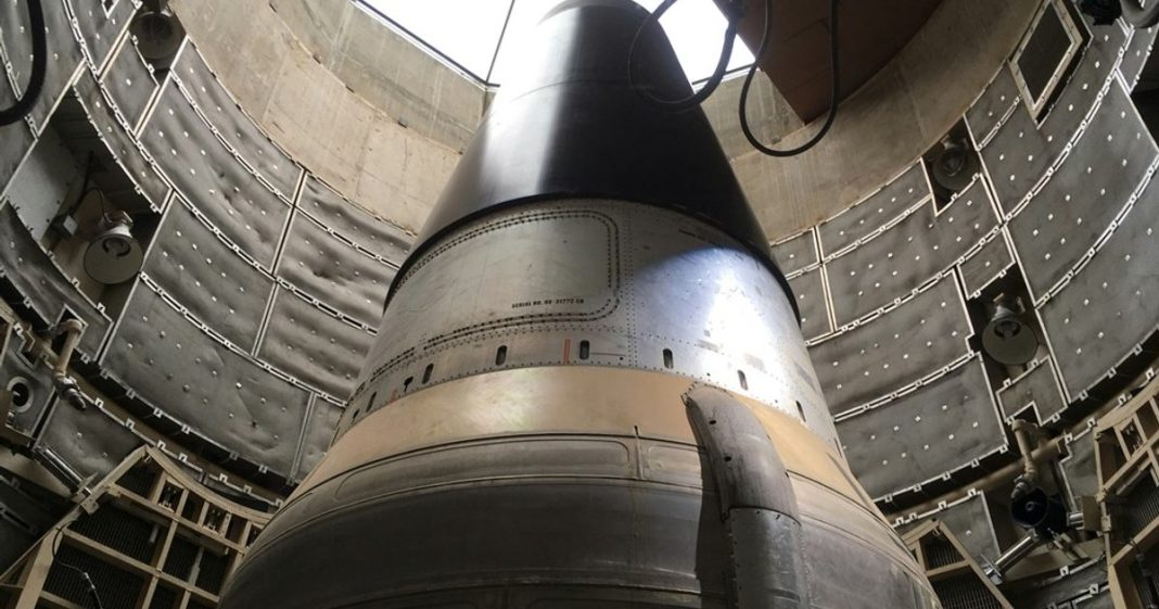 gujsx6-faf3cc83d2bf05853383721b0cd3b17a A ballistic missile in a silo-based launch system