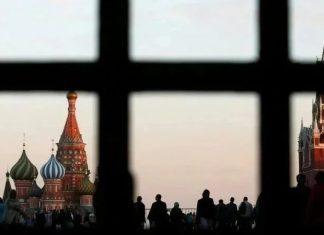 У Росії назріває бунт: соратники Путіна заговорили про колапс країни Вид на Кремль і Собор Василія Блаженного в Москві на тлі дискусій про внутрішньополітичну ситуацію та настрої в Росії.