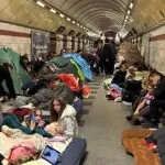 Чи можна брати намети та матраци в метро під час тривоги