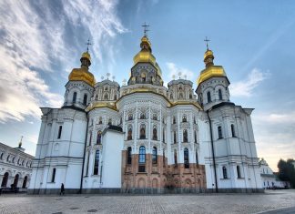 По Києво-Печерській лаврі влучив безпілотник «Герань-2» Уламки безпілотника на території Києво-Печерської лаври після атаки в Києві