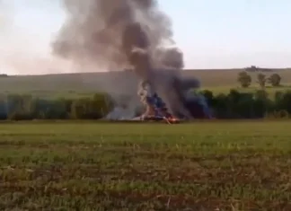 Палаючий дим над місцем падіння літака Ту-22М3 в Іркутській області РФ