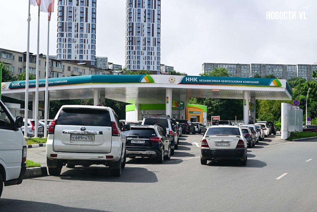 Long queues at petrol stations in Russia during the fuel crisis. Long queues at petrol stations in Russia during the fuel crisis.