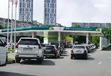 Паливна криза в Росії: дефіцит бензину охопив всю країну Довгі черги на автозаправках в Росії під час паливної кризи.