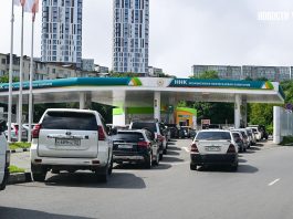 Довгі черги на автозаправках в Росії під час паливної кризи.