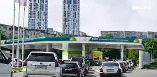Паливна криза в Росії: дефіцит бензину охопив всю країну Довгі черги на автозаправках в Росії під час паливної кризи.