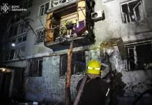 В Одесі після атаки російських БпЛА пошкоджено житлові будинки та інфраструктуру Пошкоджений фасад житлової дев'ятиповерхівки в Одесі після атаки безпілотника
