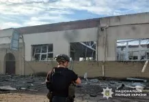 Пошкоджена багатоповерхівка на Донеччині після російських обстрілів у травні 2026 року.