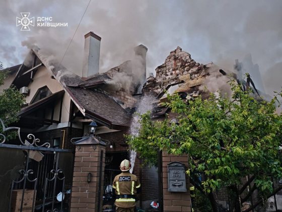 Зруйнований приватний будинок у Київській області після російського удару 2 червня 2026 року