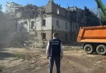 Масовані удари РФ по Україні забрали життя 13 людей Пошкоджені будівлі після ракетної атаки в ніч на 2 червня 2026 року.