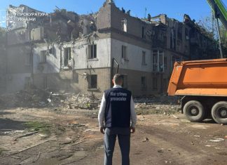 Масовані удари РФ по Україні забрали життя 13 людей Пошкоджені будівлі після ракетної атаки в ніч на 2 червня 2026 року.