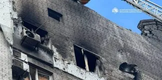 Пошкоджені будинки у Дніпрі після російського удару.