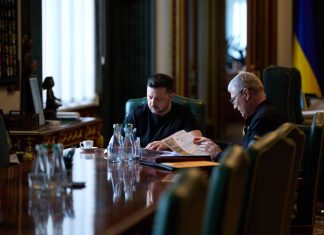 Президент Володимир Зеленський під час виступу про загрози для оборонних підприємств України.