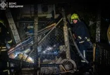 Росія вдарила по Одесі: пошкоджено храм, будинки та газогін Пожежа після нічного обстрілу в Одеському районі, рятувальники ліквідовують вогонь