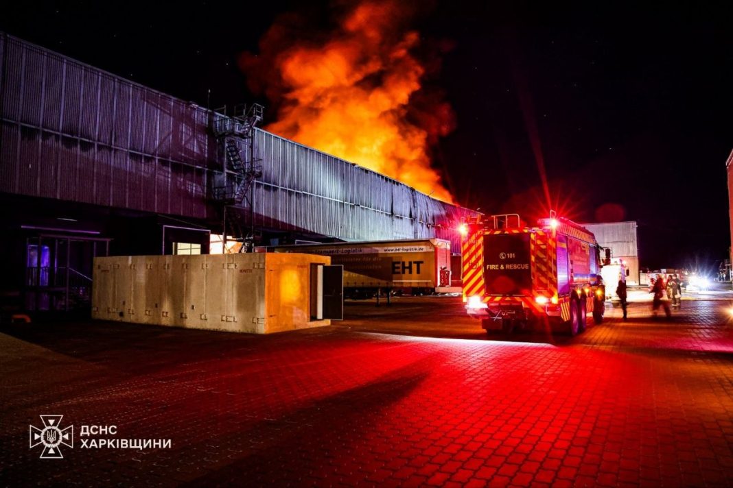 photo_2026-06-08_07-50-50 Fire at a post office warehouse in Kholodnohirskyi district of Kharkiv after a UAV attack