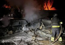 Росія 40 разів атакувала Дніпропетровщину: є постраждалі та руйнування Пожежа після обстрілу у Дніпропетровській області, пошкоджені будинки і автомобілі