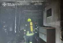 Дрони РФ атакували Одесу: постраждали люди, горіла квартира Пошкоджені фасади житлових будинків в Одесі після нічного обстрілу