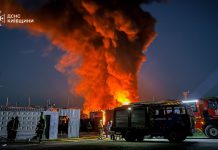 Російський дрон влучив у нафтобазу в Бориспольському районі Рятувальники ліквідують пожежу після російського удару БпЛА у Бориспільському районі Київщини.