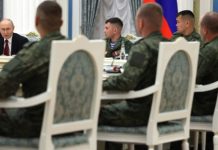 Президент Росії Володимир Путін під час зустрічі з військовими в Кремлі на День Росії