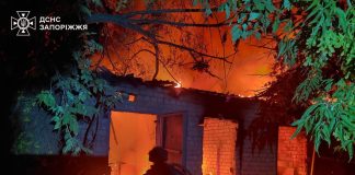 Російські війська завдали авіаудару по цивільних у Запорізькій області Пожежа у багатоповерховому будинку після авіаудару в Запорізькій області