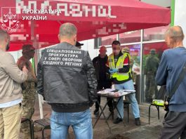 Військового на Харківщині звинуватили у торгівлі людьми Правоохоронці вилучають докази у справі про фіктивний шлюб для незаконного виїзду військовозобов’язаного.
