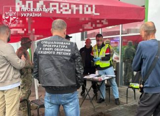 Військового на Харківщині звинуватили у торгівлі людьми Правоохоронці вилучають докази у справі про фіктивний шлюб для незаконного виїзду військовозобов’язаного.
