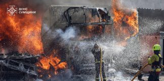 The enemy has shelled Sumy again, causing a major fire Firefighters are putting out a fire following enemy shelling in the city of Sumy