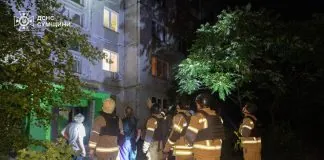 У нічній атаці російських БпЛА на Суми загинула людина Пошкоджений дев’ятиповерховий будинок у Сумах після атаки безпілотників