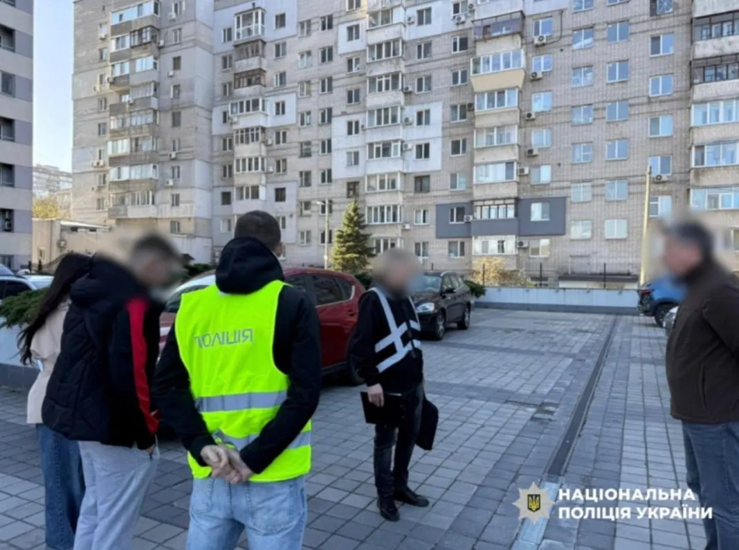 Нацполіція проводить розслідування злочинної схеми виїзду музикантів.