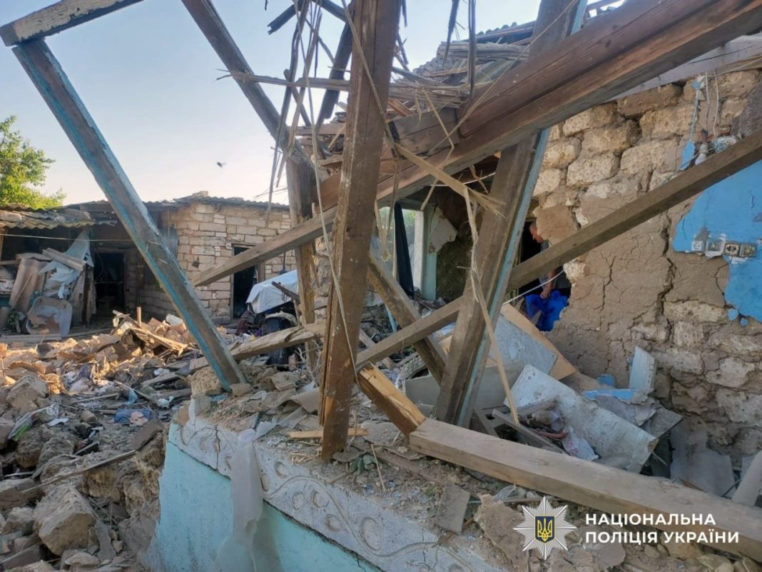 Зруйнований житловий будинок на Херсонщині після російського обстрілу безпілотниками