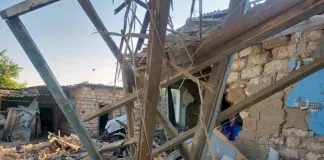 Ворог атакував Херсонщину: один загиблий та сім поранених цивільних Зруйнований житловий будинок на Херсонщині після російського обстрілу безпілотниками