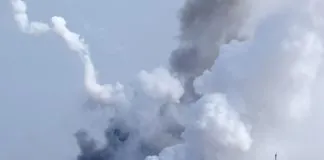 Крим залишився без електропостачання та води Стовп густого диму після вибуху та роботи системи протиповітряної оборони