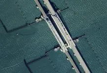 Росія готується до атаки на Кримський міст Супутникові знімки Кримського мосту з новою системою оборони.