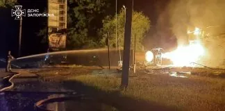 Пожежа на автозаправній станції в Запоріжжі після атаки російського дрону.