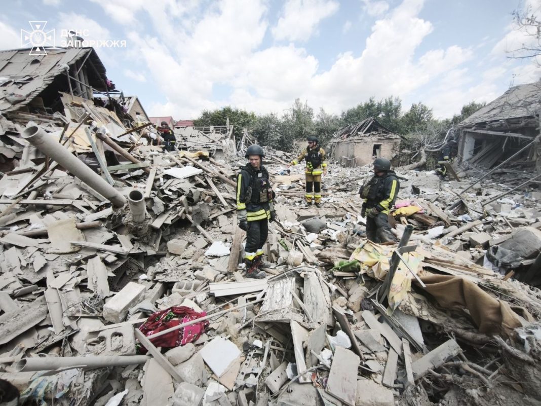 Air strike on Zaporizhzhia: the aftermath of the attack by Russian forces.