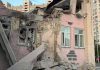 Пошкоджена будівля медичного закладу після обстрілу у Києві